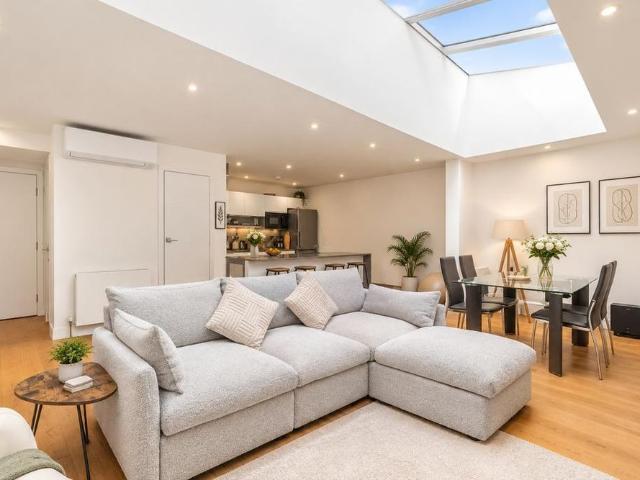 Apartment for rent in Sands End, Greater London