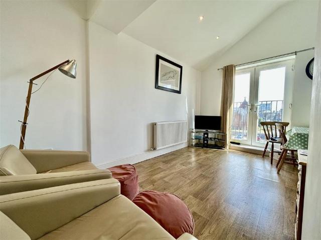 Apartment for rent in Westbrook, Acol