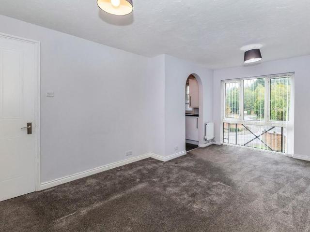 Apartment for rent in Blackhills, Surrey