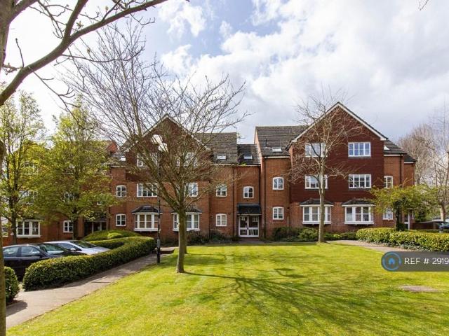 Flat for rent in Batchworth