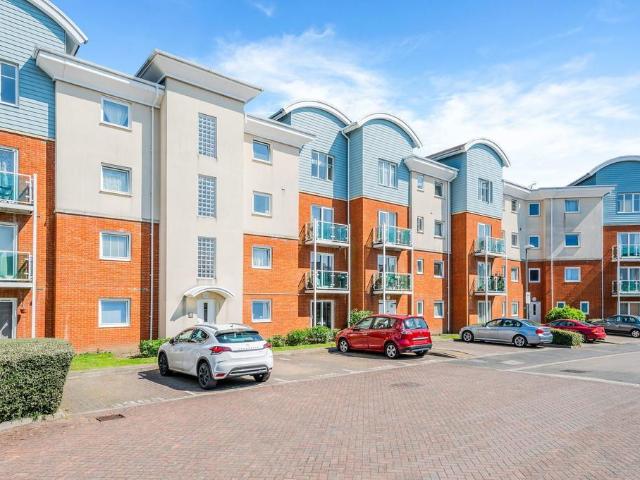 Flat for rent in Red Hill, Surrey