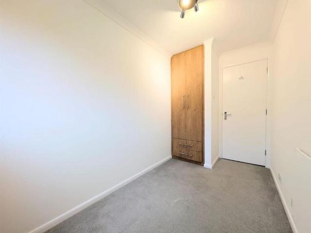 Apartment for rent in Slough, Isle Of Man
