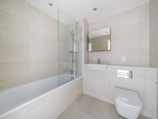 Apartment for rent in Roding Riverside, Greater London