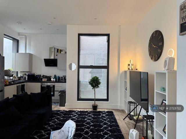 Apartment for rent in Cann Hall, Greater London
