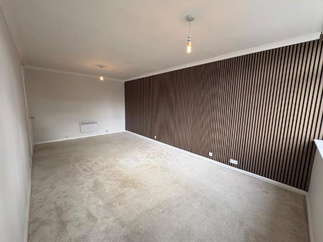 Apartment for rent in Compton Acres, Barton In Fabis