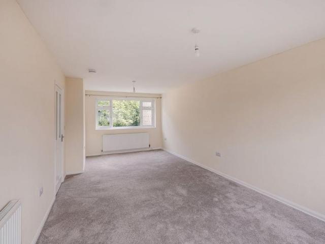Apartment for rent in Perryfields, West Sussex