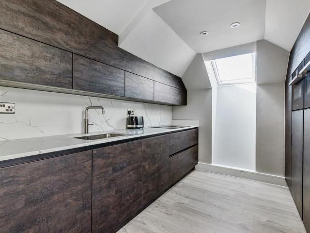 Apartment for rent in Widmore, Greater London
