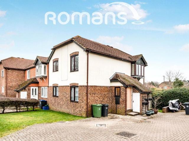 Flat for rent in Heol-las, Surrey