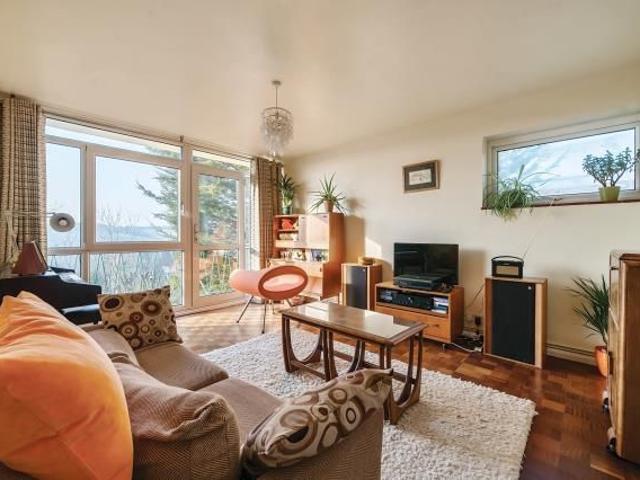 Apartment for rent in Totteridge, Cressex