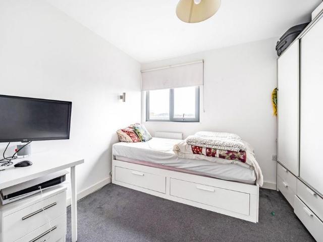 Apartment for rent in Lane, Greater London