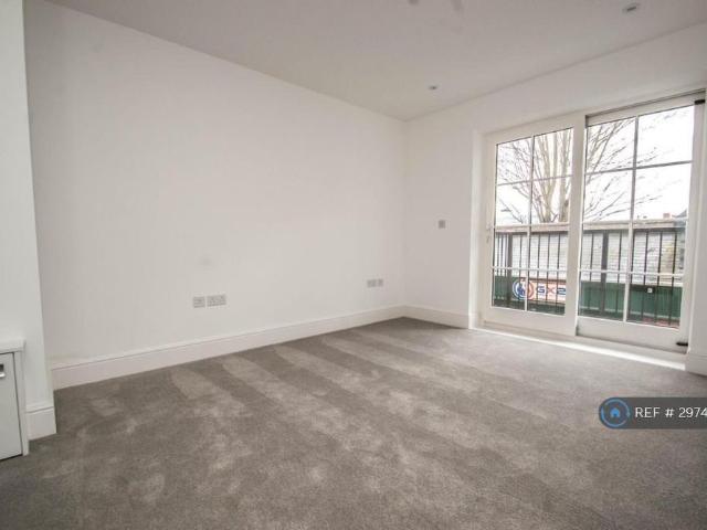Apartment for rent in Navestock Side, Essex