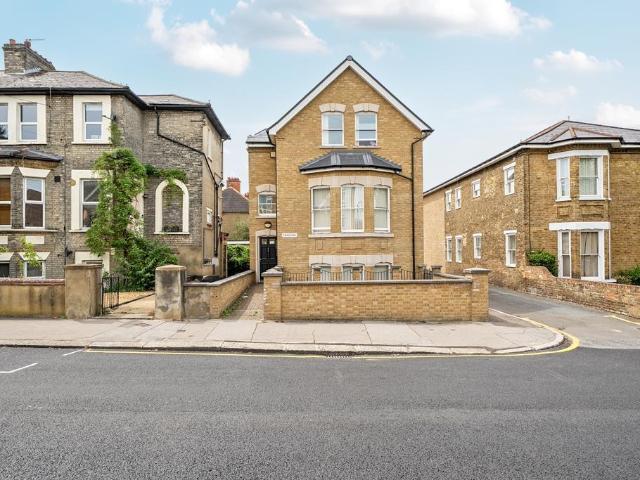 Flat for rent in London Borough of Croydon, Addiscombe