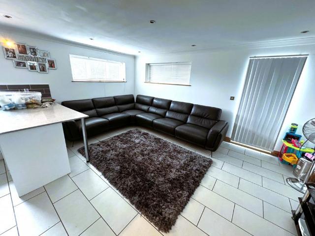 Apartment for rent in Ardleigh Green, Greater London