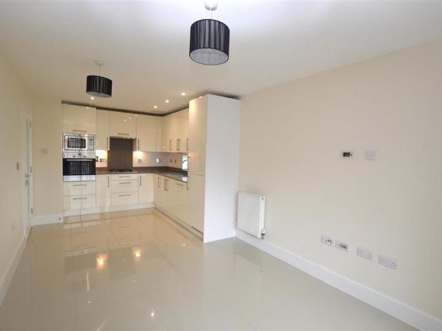 Flat for rent in Batchworth