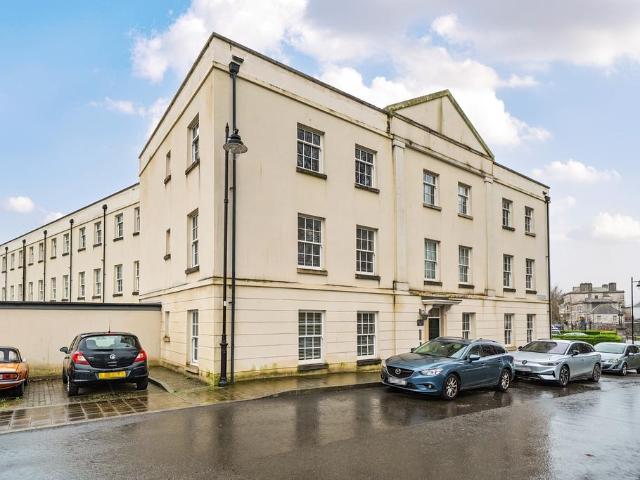 Flat for rent in Mount Wise