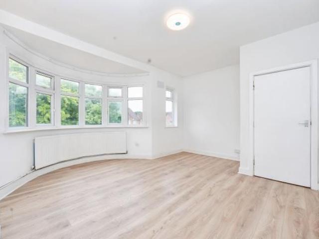 Apartment for rent in Kenton, Greater London