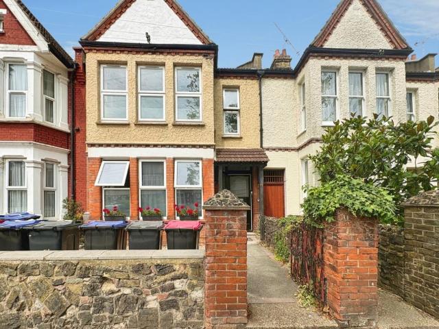 Flat for rent in Southend City Centre Neighbourhood, Alton Barnes