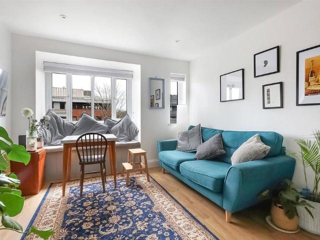 Apartment for rent in Red Hill, Surrey