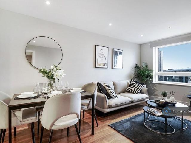 Flat for rent in Isle Of Dogs, Isle Of Man