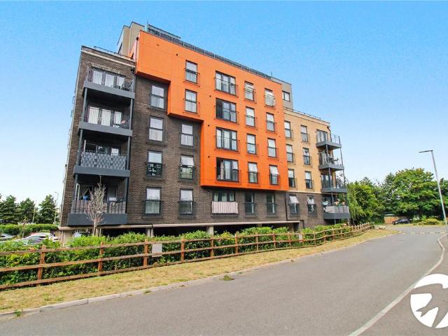 Flat for rent in Worcester Park Estate, Monks Orchard