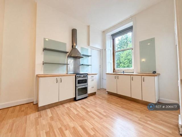 Flat for rent in Battlefield, Glasgow