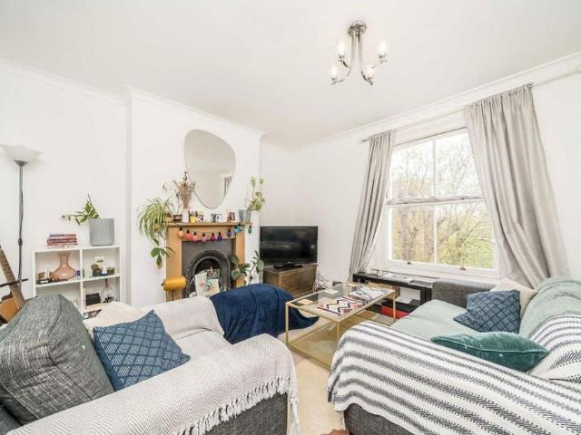 Apartment for rent in Bellenden, Greater London