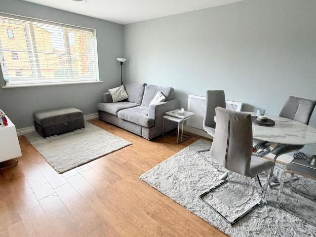 Apartment for rent in London Borough of Hounslow, Lower Feltham