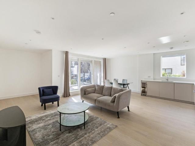 Flat for rent in Brondesbury, Isle Of Man