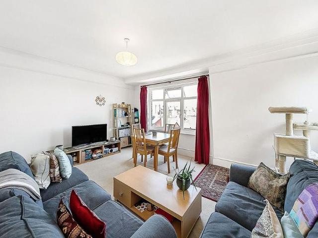 Apartment for rent in Clapham Park, Greater London