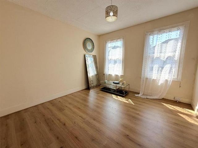 Apartment for rent in Southend City Centre Neighbourhood, Alton Barnes