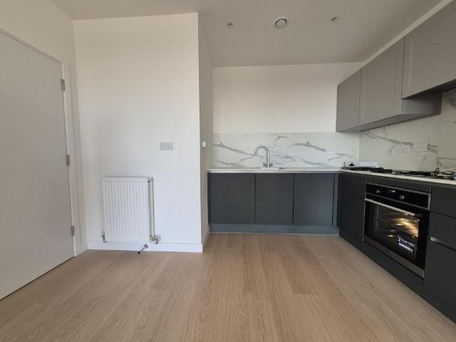 Flat for rent in Hayes, Greater London