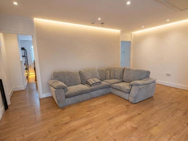 Flat for rent in Ickenham, Greater London