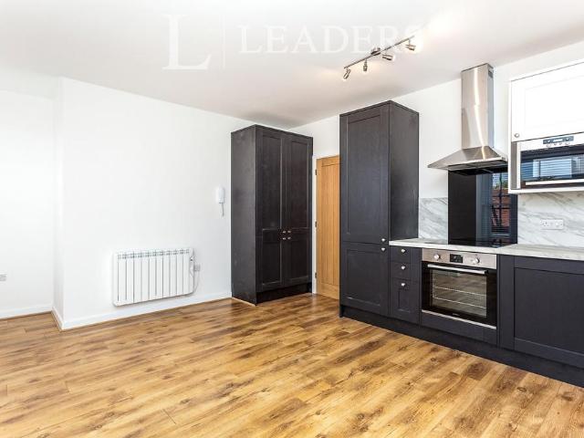 Flat for rent in Perryfields, West Sussex