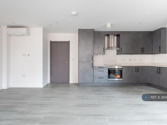 Flat for rent in London Borough of Hounslow, Greater London