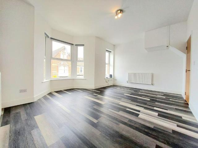 Apartment for rent in Plasnewydd, Falcon Lodge
