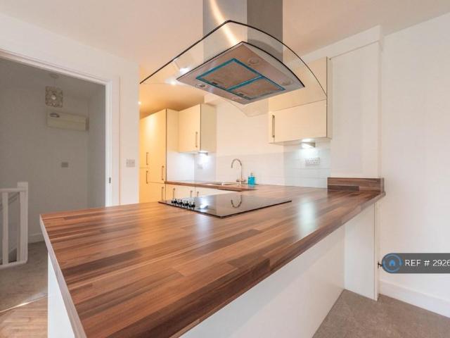 Flat for rent in Enborne, West Berkshire