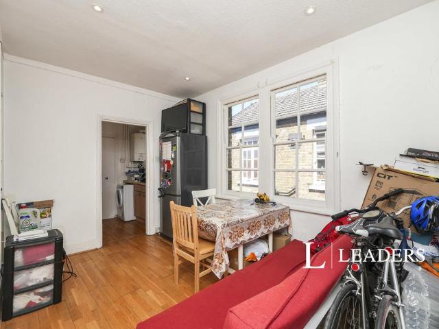 Flat for rent in Camberwell, Greater London