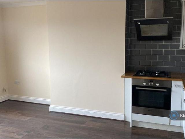 Apartment for rent in London Borough of Sutton, Greater London