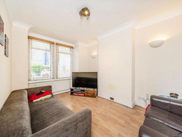House for rent in Summerstown, Greater London