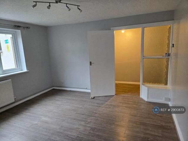 Flat for rent in London Borough of Hounslow, Heston