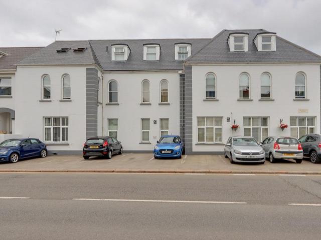Flat for rent in St Helier, Greater London