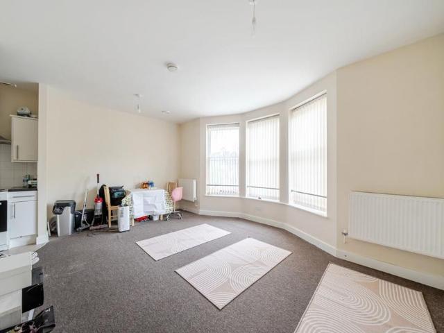 Apartment for rent in London Borough of Croydon, Addiscombe