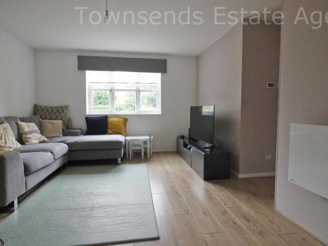 Apartment for rent in London Borough of Hounslow, Lower Feltham