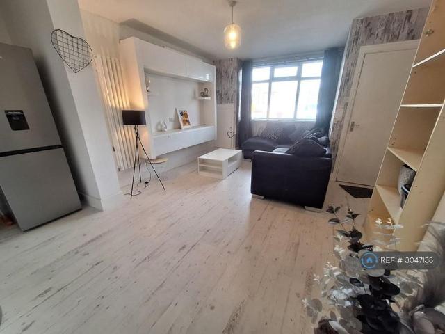 Apartment for rent in Moses Gate, Lee Bank