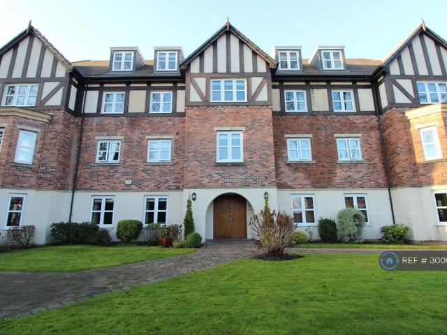 Flat for rent in Burnedge, Greater Manchester