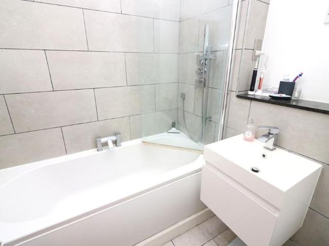 Apartment for rent in Oaklands, Fretherne