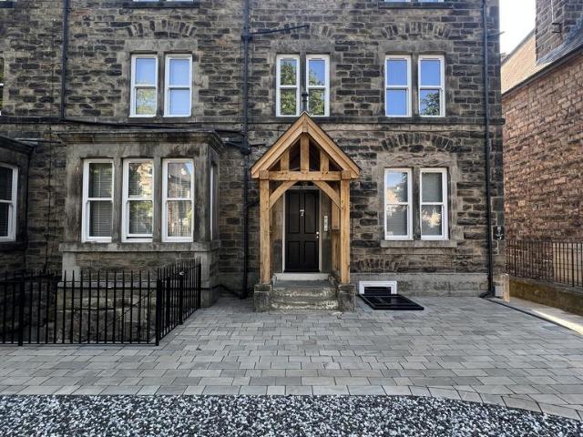 Flat for rent in Hookstone, Harrogate