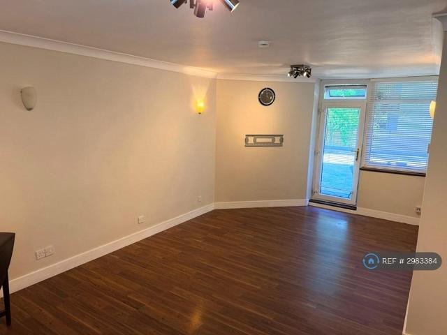 Flat for rent in Brondesbury, Greater London