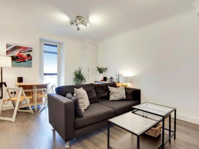 Apartment for rent in West Kensington, Greater London