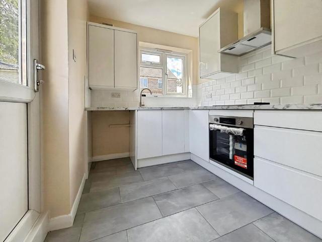 Apartment for rent in Frognal, Greater London